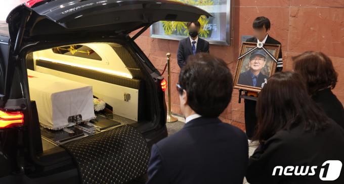 [사진] 언론인이자 사회운동가 故 홍세화 씨 발인