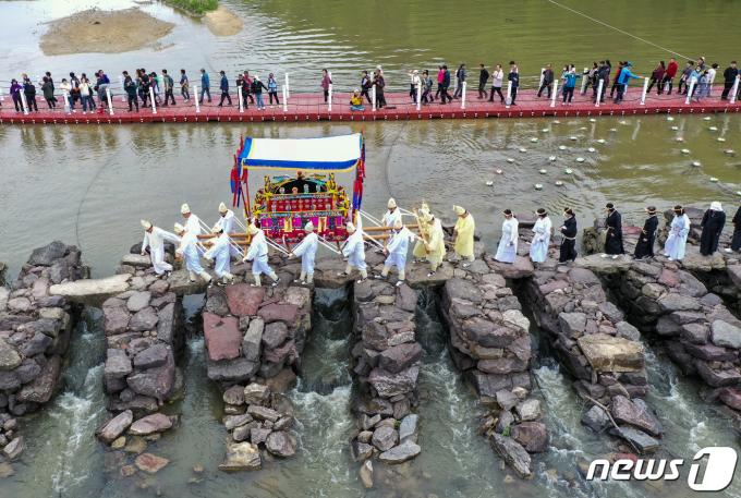 [사진] 농다리 축제 '천년의 신비 품다'