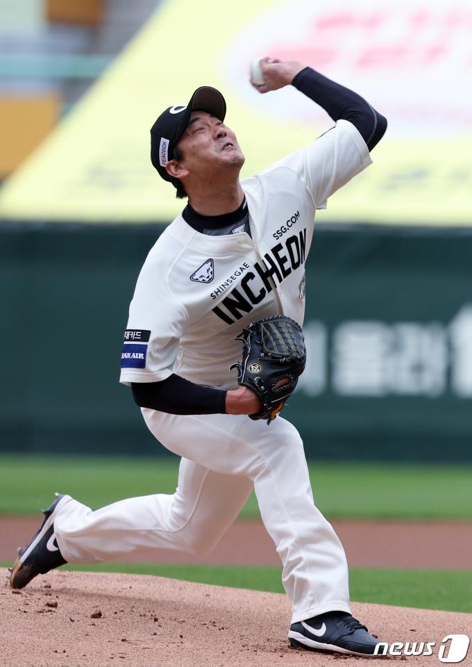 [사진] 역투하는 SSG 선발 김광현