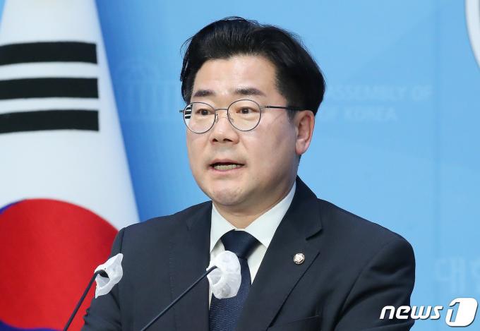 [사진] 더불어민주당 원내대표 출마선언 나선 박찬대 최고위원