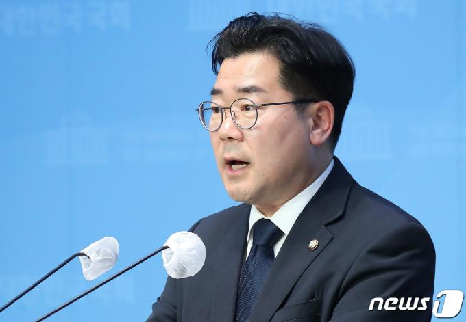 [사진] 박찬대, 민주당 원내대표 출마선언 기자회견