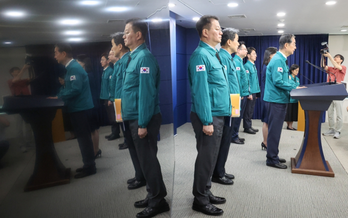 정부가 국립대 총장들의 2025 의대 신입생 모집인원 자율 결정 건의를 수용했지만 의료계는 여전히 '의대 증원 원점 재검토'를 고수하고 있다. 사진은 지난 19일 정부서울청사 특별 브리핑 모습. /사진=뉴스1