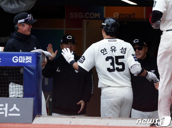 [사진] 개선장군 한유섬