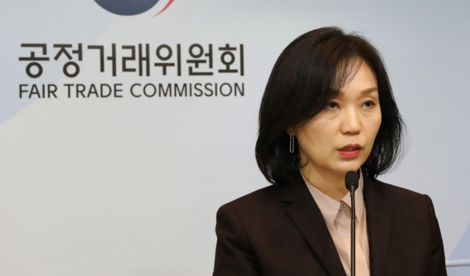 김동명 공정거래위원회 약관특수거래과장이 지난 19일 세종시 정부세종청사에서 웹툰플랫폼 사업자의 계약서상 불공정약관조항 시정 내용을 발표하고 있다. /사진=뉴스1