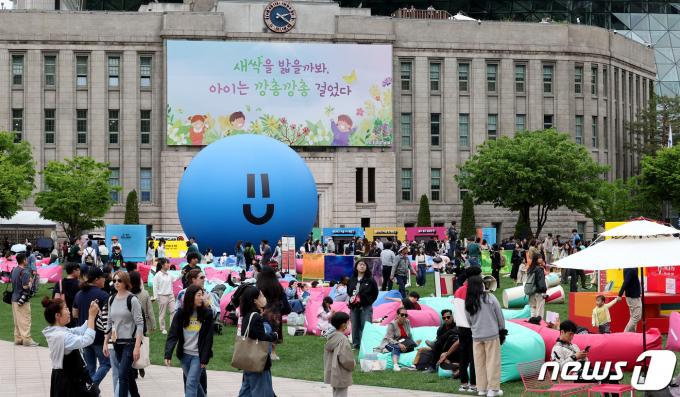 [사진] 책읽는 서울광장 '인기 만점'