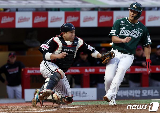 [사진] 안방 제대로 지킨 허도환