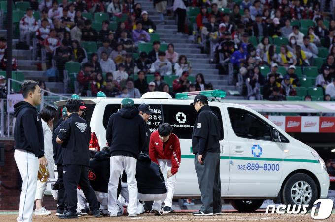 [사진] 쓰러진 이지영에 엠뷸런스 대기