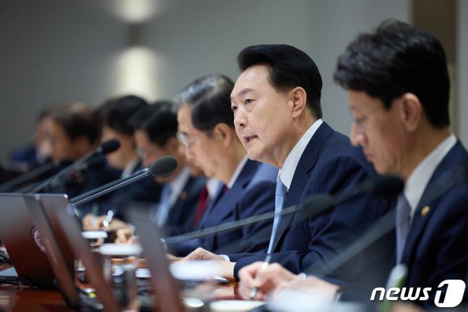 윤석열 대통령이 지난 16일 용산 대통령실 청사에서 열린 국무회의에서 모두발언을 하고 있다. (대통령실 제공) 2024.4.16/뉴스1 ⓒ News1 오대일 기자