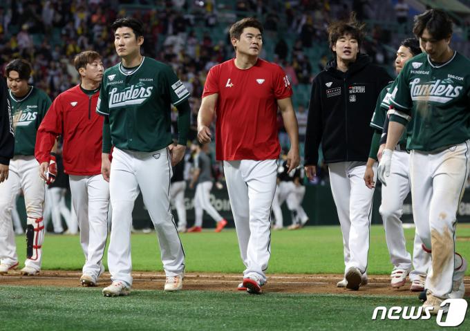 [사진] 무승부로 2차전 마친 SSG