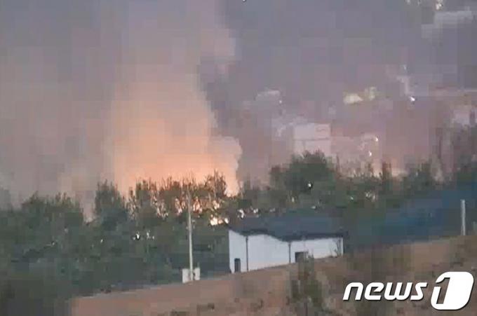 17일 충청북도 음성군 감곡면 오향리에서 산불이 발생해 불길이 번지는 모습.  (산림청 제공)