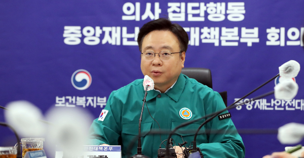 조규홍 보건복지부 장관이 의료계가 요구하는 의과대학 증원 정책 원점 재논의는 국민 눈높이에 맞지 않다며 의료개혁을 계속 추진하겠다는 의지를 밝혔다. 조 장관이 22일 오전 세종시 정부세종청사에서 열린 의사집단행동 관련 중대본 회의를 주재하며 발언하고 있다. /사진=뉴스1