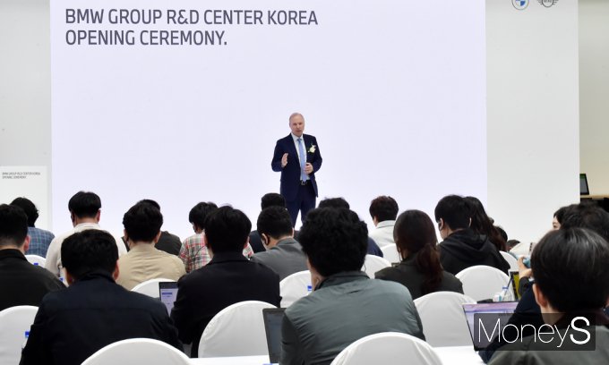 [머니S포토] BMW그룹 R&D센터 개관, 요헨 골러 부회장 인사말