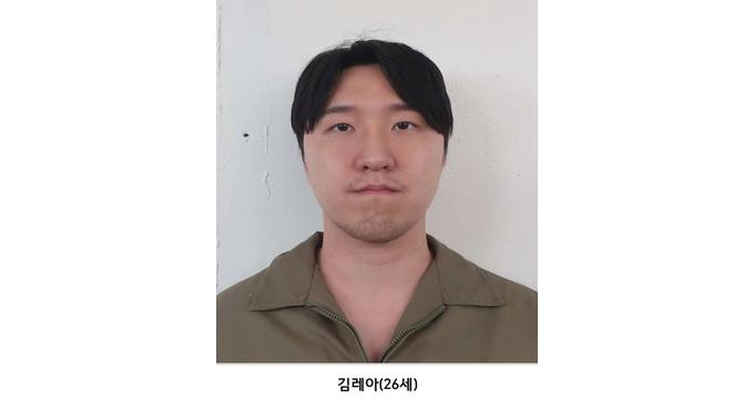 경기 화성에서 여자친구를 살해한 혐의를 받는 김레아의 신상이 '머그샷 공개법' 시행 이후 처음으로 공개됐다. 사진은 해당 피의자의 모습. /사진= 수원지방검찰청 제공