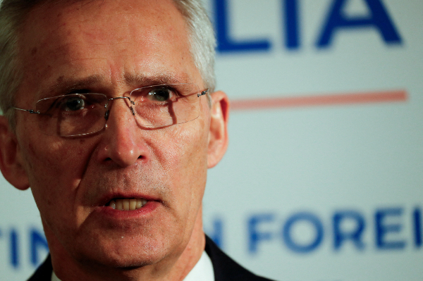 옌스 스톨텐베르그 북대서양조약기구(나토) 사무총장이 우크라이나에 전투 병력이 아닌 인원을 파견했다고 밝혔다. 사진은 지난 18일(현지시각) 이탈리아에서 열린 G7 외교 장관 회의에 참석한 스톨텐베르그 사무총장. /사진=로이터