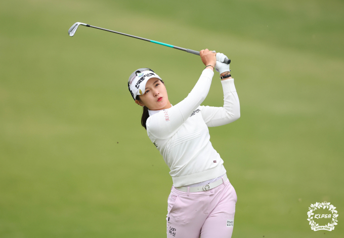 KLPGA 투어 위메이드 대상과 위믹스 포인트 랭킹 1위 박현경. /사진= KLPGA