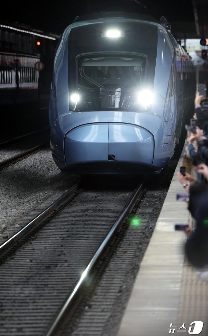 [사진] 신형 고속열차 'KTX-청룡' 첫 시승 행사