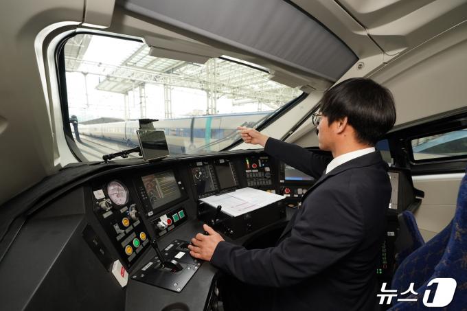 [사진] 'KTX-청룡' 운전실 모습은?
