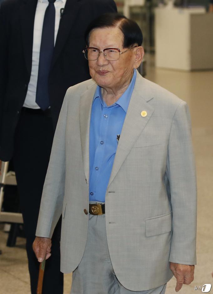 [사진] 입국하는 이만희 신천지예수교 총회장