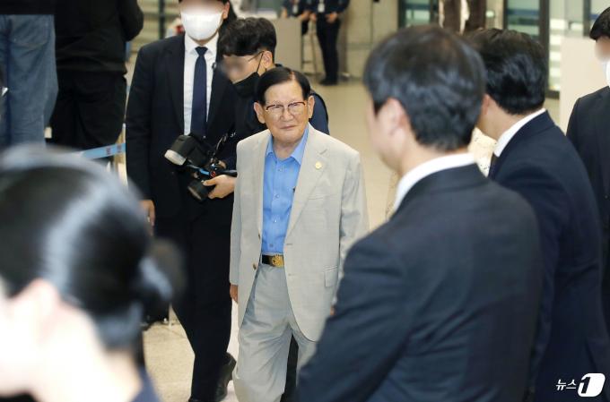 [사진] 귀국하는 이만희 신천지예수교 총회장