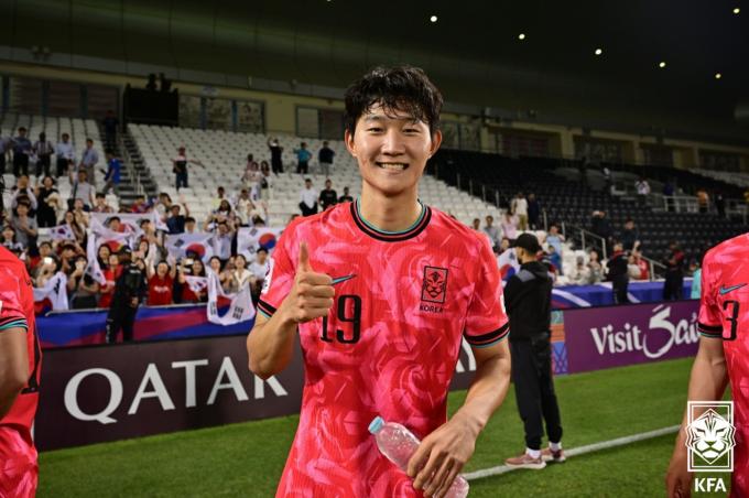 [사진] 일본전 결승골 김민우 '엄지척'