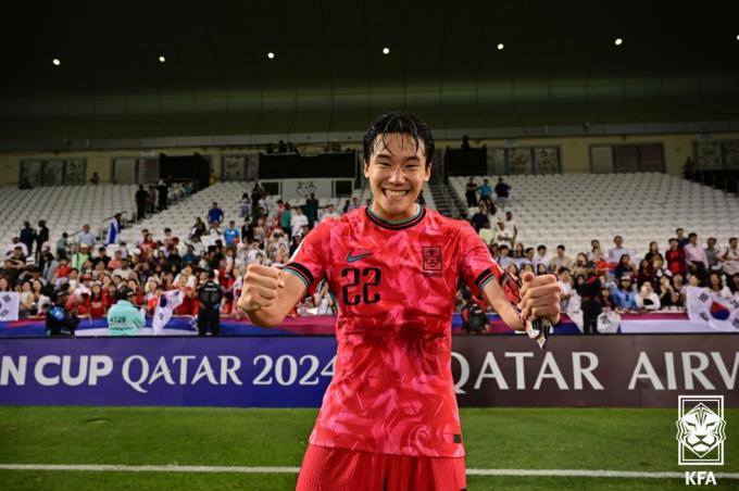 22일(현지시간) 카타르 도하 자심 빈 하마드 스타디움에서 열린 2024 아시아축구연맹(AFC) U23 아시안컵 B조 조별리그 최종전 한국과 일본의 경기 종료 후 이태석이 포즈를 취하고 있다.  (축구협회 제공) 2024.4.22/뉴스1 ⓒ News1 유승관 기자