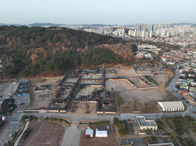 2단계 복원사업을 마친 화성행궁(2023년 12월 촬영). / 사진제공=수원특례시