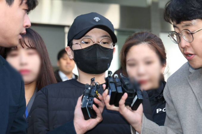 경법상 사기 혐의로 구속영장이 발부된 전청조의 부친도 같은 혐의로 실형을 선고받았다. 사진은 지난해 12월 서울 송파구 송파경찰서에서 서울동부지검으로 송치되고 있는 전청조. /사진= 뉴시스 