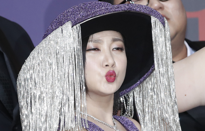 코미디언 박나래가 감기 몸살로 '불타는 장미단' 녹화에 불참했다. 사진은 지난 2023년 12월 서울 마포구 상암 SBS 프리즘타워에서 진행된 '2023 SBS 연예대상' 레드카펫 행사에 참석한 코미디언 박나래. /사진=뉴스1 