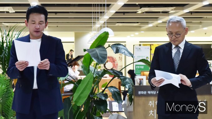 [머니S포토] 황정민, 세계 책의 날 맞아 '맥베스' 낭독