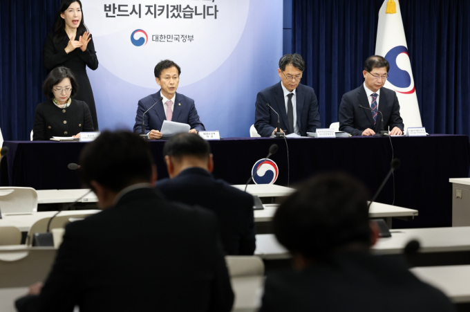 국내에서 생산되고 유통되는 수산물은 방사능으로부터 안전한 것으로 확인됐다. 송명달 해양수산부 차관이 지난 23일 서울 종로구 정부서울청사에서 후쿠시마 오염수 방류 관련 일일 브리핑을 하고 있다. /사진=뉴스1 허경 기자 