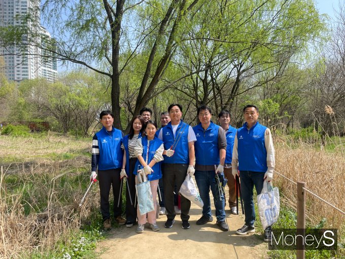 신한투자증권 임직원들은 '매금봉'(매주 금요일은 봉사활동 하는 날) 프로젝트를 통해 봉사활동을 진행한다. /사진=염윤경 기자 