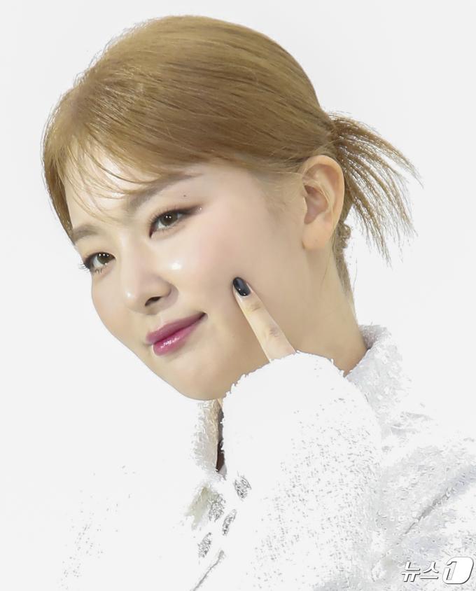 [사진] 레드벨벳 슬기, 볼 콕 애교