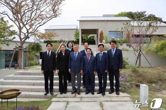 [사진] 문재인 전 대통령 찾아간 새로운미래 비대위
