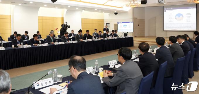 [사진] 재외공관장 대상, 대한민국 원전수출 현황과 미래 전략 설명회