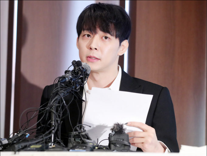 마약과 세금 체납으로 물의를 일으킨 가수 겸 배우 박유천이 일본에서 열리는 한일 축제 무대에 오른다.사진은 지난 2019년 4월 서울 중구 프레스센터에서 마약관련 긴급 기자회견을 연 박유천. /사진=머니투데이