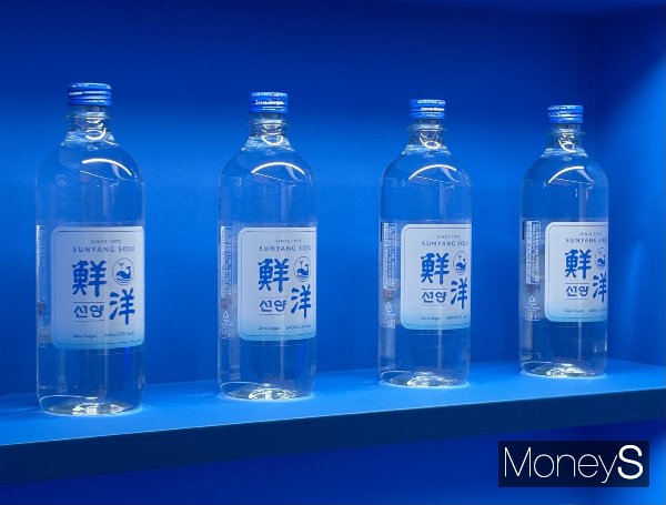 선양카지노에 전시돼 있는 선양소주640mℓ. /사진=이예빈 기자