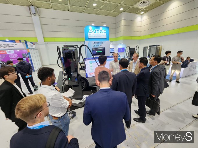EVS37 현장엔 외국기업과 바이어들이 많았다. /사진=박찬규 기자