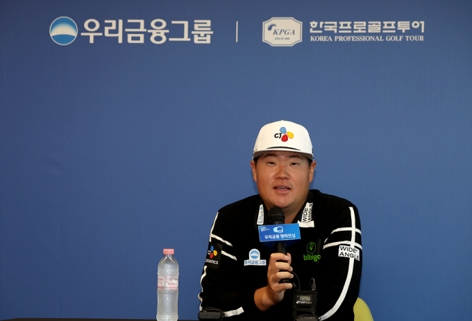 KPGA 투어 우리금융 챔피언십에 출전하는 임성재가 기자회견을 하고 있다. /사진= KPGA