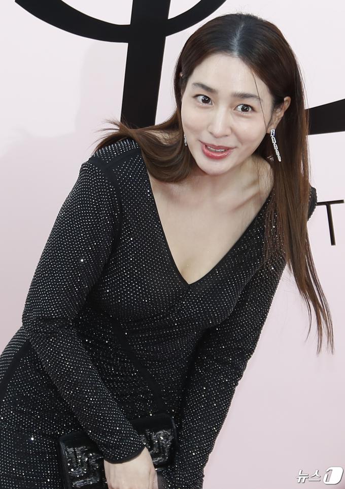 [사진] 이민정, 블링블링 인사