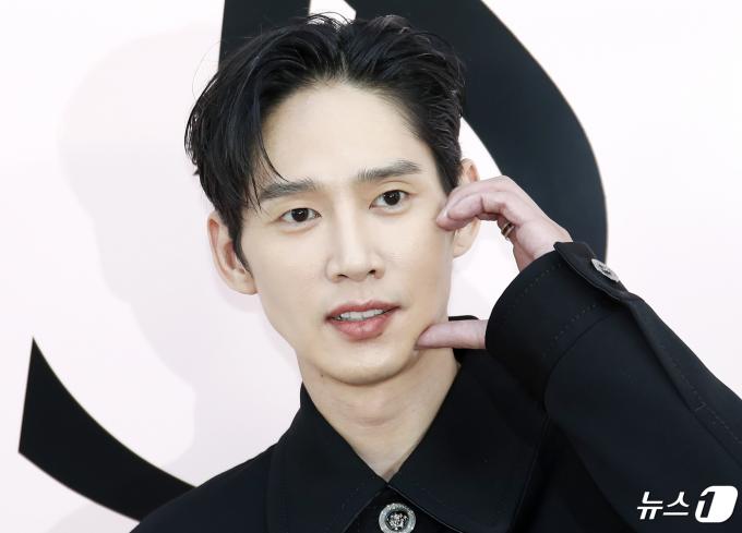 [사진] 박성훈 '눈물의 여왕' 빌런의 성수동 외출