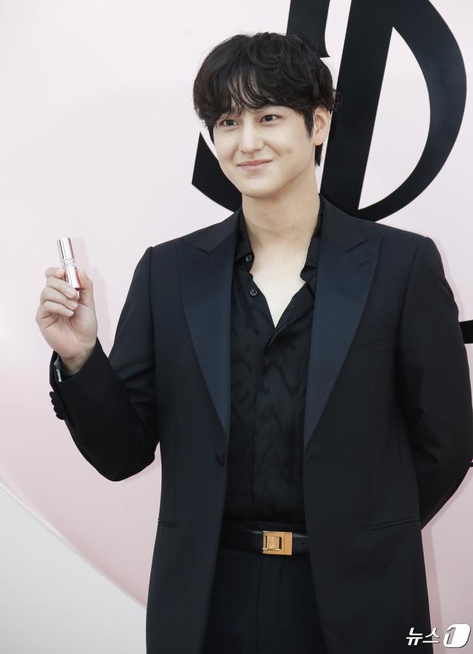 [사진] 김범, 미소에 녹네녹아
