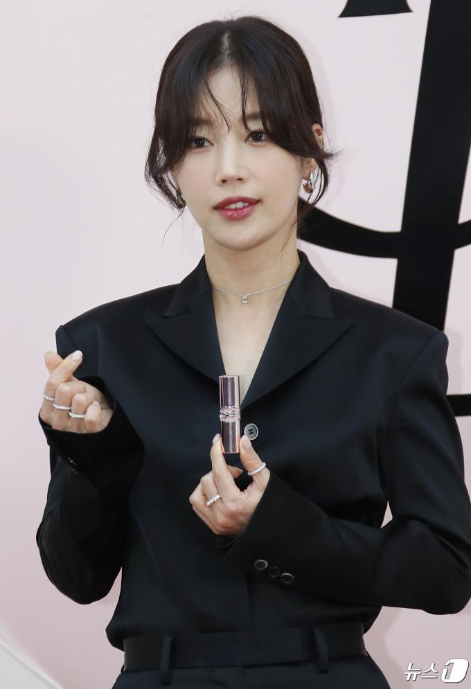 [사진] 기은세, 심콩 손 하트