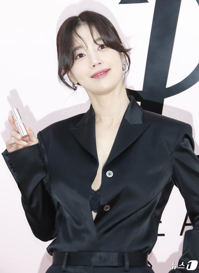 [사진] 기은세, 미소 머금고