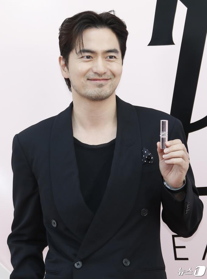 [사진] 이진욱, 근사한 매력남