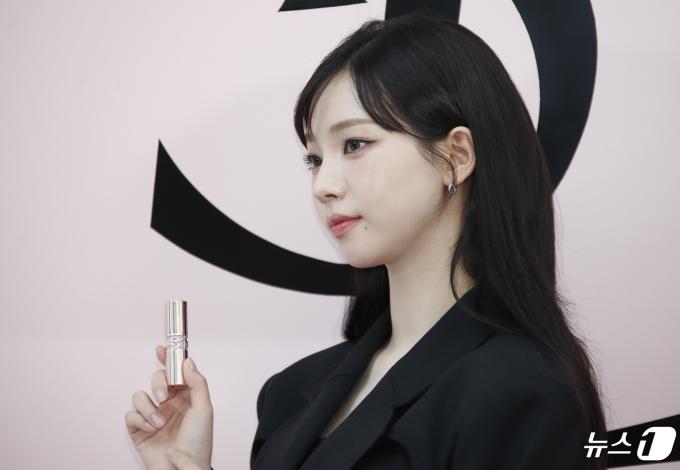 [사진] 카리나, 신비로운 눈빛