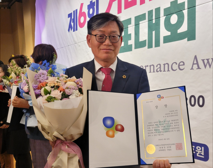 지난 24일 2024 거버넌스지방정치대상을 수상한 박종철 부산시의원/사진=부산시의회