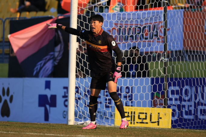 지난 3월10일 K리그1 2라운드 강원전 광주FC 김경민 선수가 수비수들에게 지시를 내리고 있다./사진=한국프로축구연맹