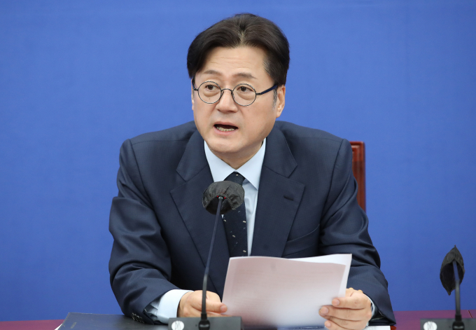 홍익표 더불어민주당 원내대표가 다음달 본회의에서 전세사기 특별법을 처리할 것을 강조했다. 사진은 홍 원내대표가 25일 서울 여의도 국회에서 열린 정책조정회의에서 발언하는 모습. /사진=뉴스1