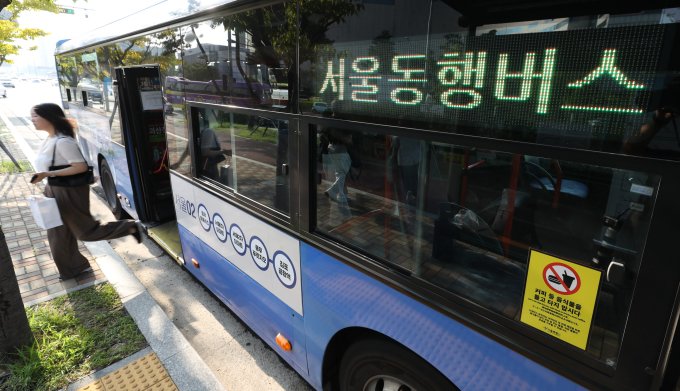 오세훈표 서울동행버스가 다음달 7일부터 성남 판교, 고양 화정, 의정부 고산, 의정부 가능의 4개 노선이 신설된다. /사진=뉴시스