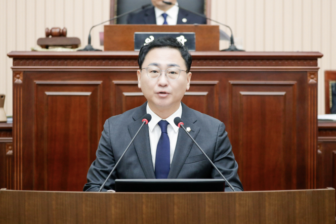 행정사무감사특별위원회 김성태 위원장. /사진제공=구리시의회